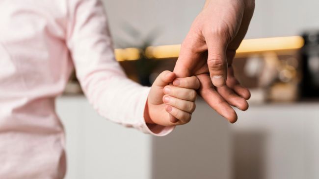Dạy Con Trân Trọng Cuộc Sống: 3 Câu Chuyện Ba Mẹ Nên Kể