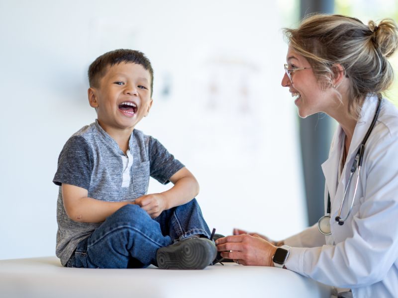 Trong tình huống cần thiết hãy cho con gặp bác sĩ tâm lý để điều trị sớm
