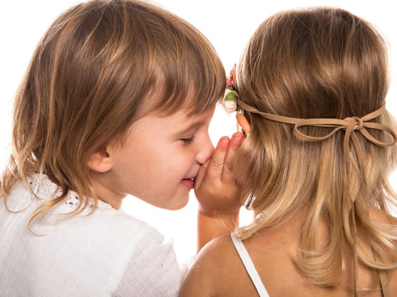 Những câu hỏi kích thích tư duy và đồng cảm mang đến kiến thức và dạy con suy ngẫm về cách làm người