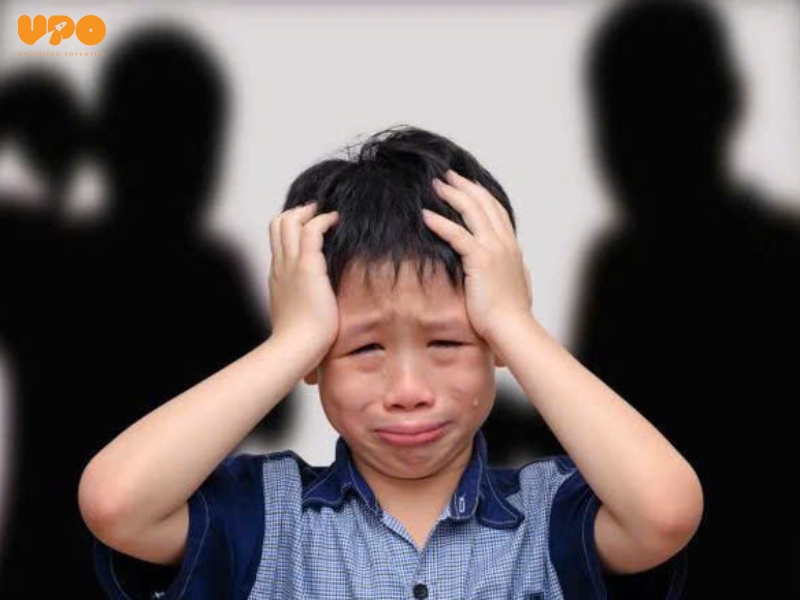 Bắt gặp con thủ dâm - Cha mẹ nên làm gì để ứng xử khéo léo và hiệu quả nhất? 2 Khi cha mẹ la mắng hoặc trách phạt con con có thể dẫn đến sự thu mình, ngại chia sẻ với cha mẹ