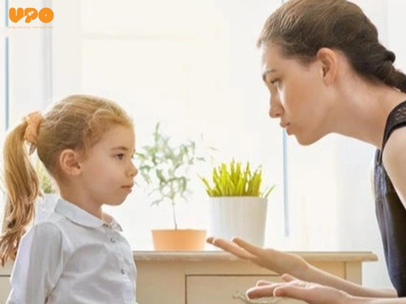 Khi con làm tốt, đừng tiếc lời khen ngợi, công nhận để khích lệ trẻ và cũng như phạt khi con phạm lỗi