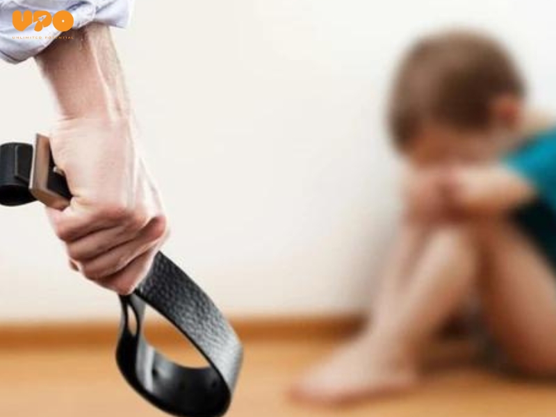 Dạy con bằng đòn roi chỉ khiến trẻ thêm ngang bướng