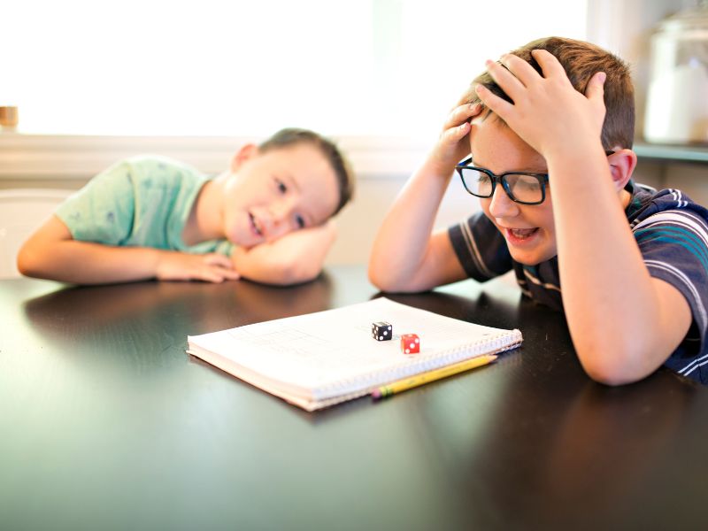 Trang bị kỹ năng xử lý tình huống giúp trẻ vượt qua khó khăn mà không bị ảnh hưởng tiêu cực dẫn đến cư xử không tốt