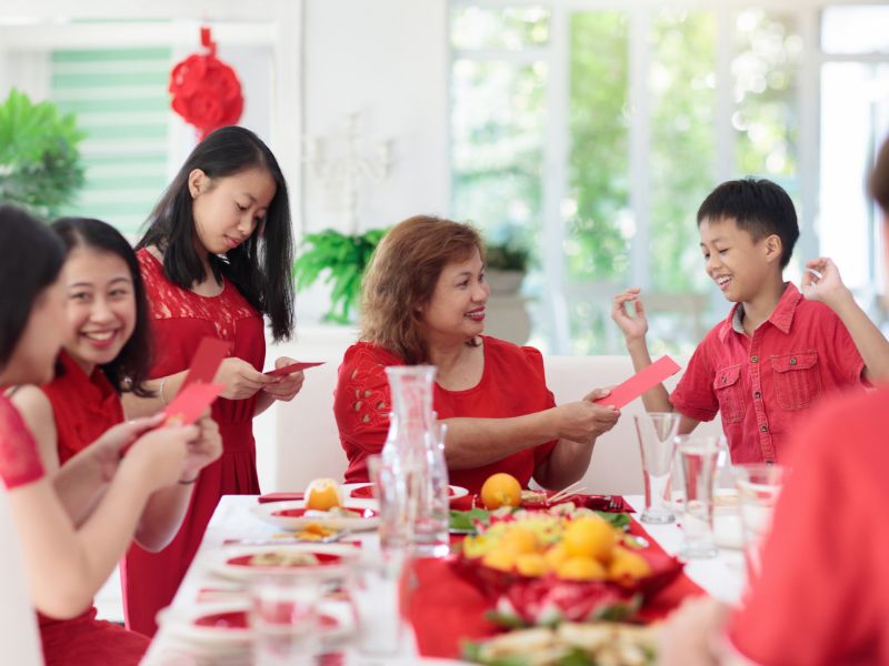 Kỹ năng sống ngày Tết - Bài học đầu xuân quý báu cho con trẻ 6 Gợi ý những câu chúc cực hay mà bé dành chúc bố mẹ.