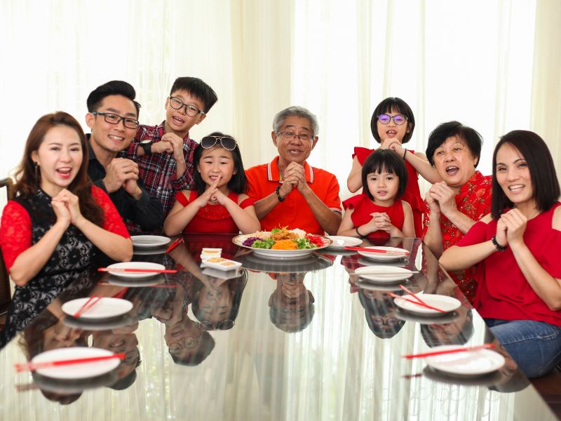 Kỹ năng sống ngày Tết - Bài học đầu xuân quý báu cho con trẻ 7 Đôi câu chúc Tết dành tặng anh chị sẽ giúp cho tình cảm của bé với anh chị em thêm gần gũi, bền chặt hơn.