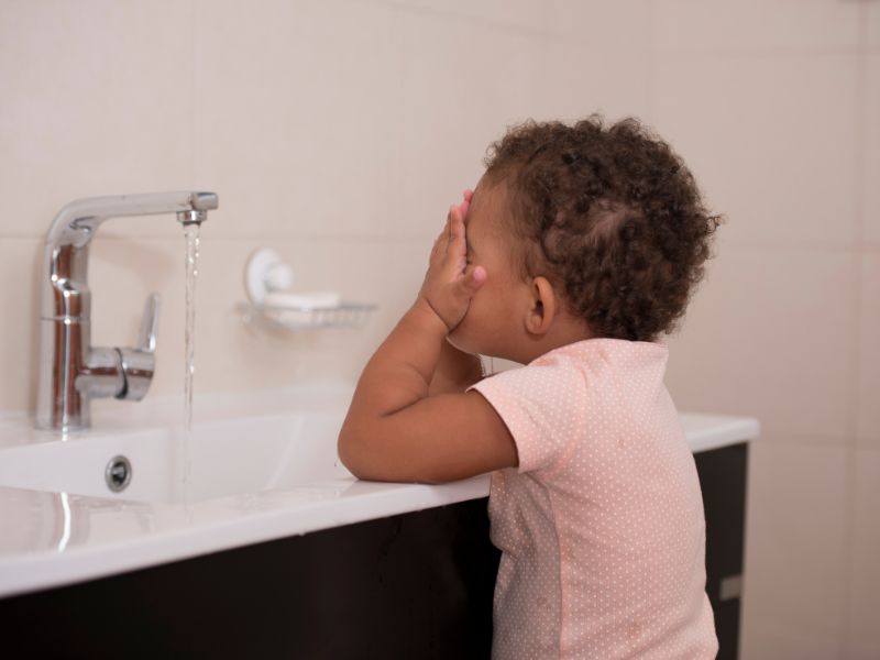 Rèn kỹ năng tự phục vụ cho trẻ mầm non với việc giáo dục kỹ năng tự rửa mặt cho bé