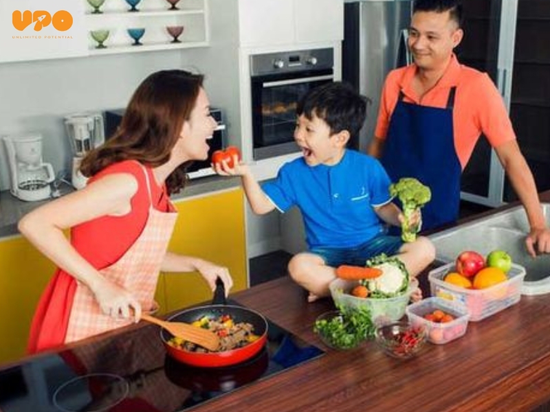 Trẻ Từ 8-9 Tuổi ba mẹ dạy con nấu món ăn đơn giản 