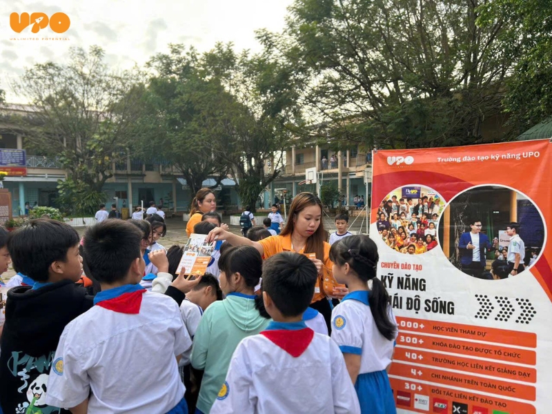 CHUYÊN ĐỀ “PHÒNG VỆ, BẢO VỆ BẢN THÂN” TẠI TRƯỜNG TIỂU HỌC CHU VĂN AN - VĨNH LONG 4 Khóa học "Phòng vệ, bảo vệ bản thân" do UPO tổ chức mang lại nhiều giá trị thiết thực