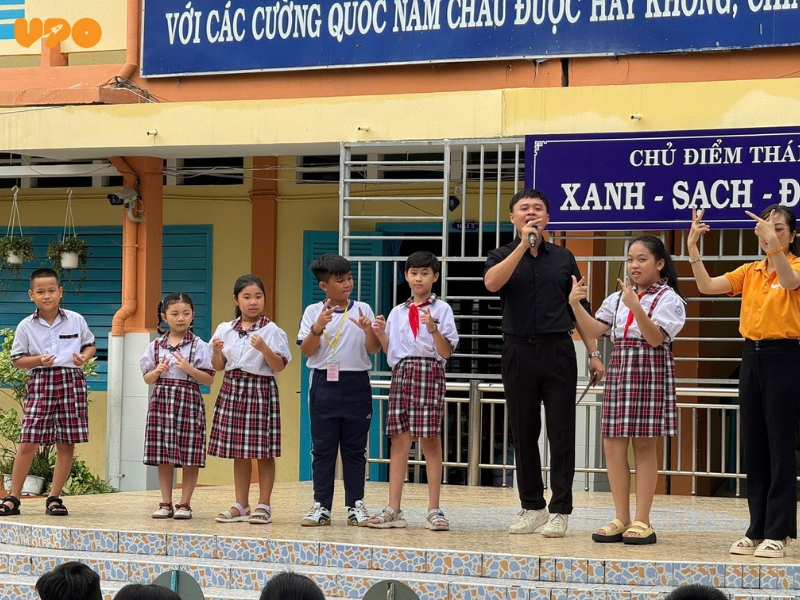CHUYÊN ĐỀ “TỰ VỆ, BẢO VỆ BẢN THÂN” TẠI TRƯỜNG TIỂU HỌC NGUYỄN DU - VĨNH LONG 2 Trong bối cảnh xã hội hiện nay, việc dạy trẻ em kỹ năng tự bảo vệ bản thân là vô cùng quan trọng
