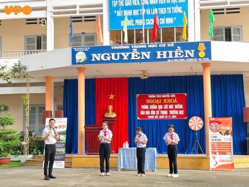 CHUYÊN ĐỀ “VĂN HOÁ ỨNG XỬ, NÓI KHÔNG VỚI BẠO LỰC HỌC ĐƯỜNG” TẠI TRƯỜNG THCS NGUYỄN HIỀN - NHA TRANG 3 Những tình huống mang màu sắc hài hước nhưng đầy bài học từ thầy Nguyễn Hải Đăng