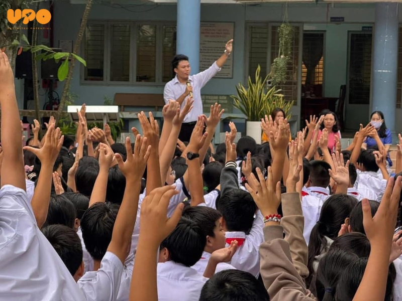 CHUYÊN ĐỀ “AN TOÀN MẠNG XÃ HỘI” TẠI TRƯỜNG THCS NGUYỄN KHUYẾN – VĨNH LONG 4 UPO nhận được sự hưởng ứng sôi nổi từ các bạn học sinh