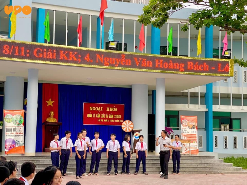 CHUYÊN ĐỀ “QUẢN LÝ CẢM XÚC & GIẢM STRESS” TẠI TRƯỜNG THCS THÁI NGUYÊN – NHA TRANG 7 Các em năng nổ xung phong phát biểu, tham gia trò chơi, trả lời câu hỏi