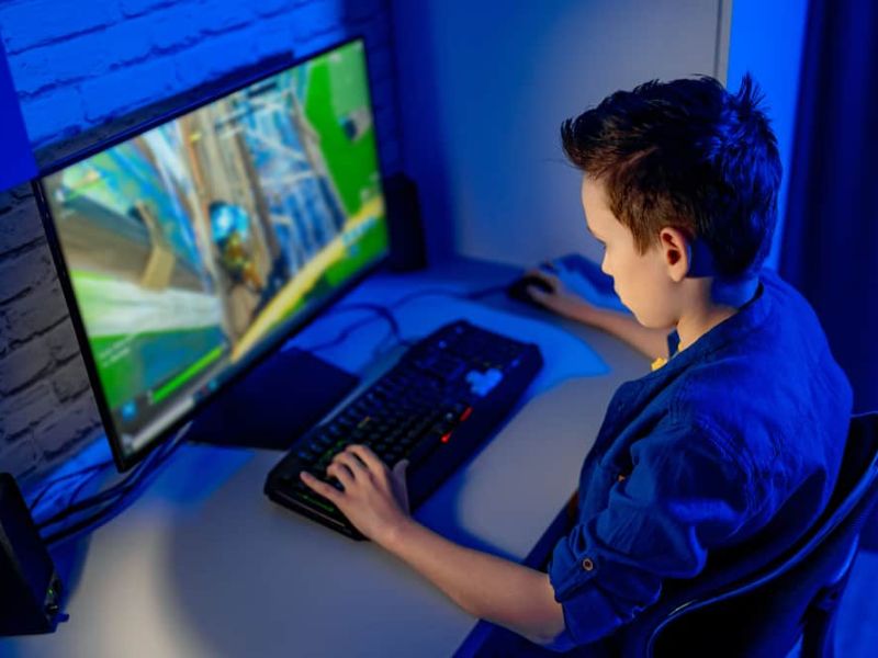 Chơi game liên tục không ngừng nghỉ là dấu hiệu rõ nhất của những người nghiện game