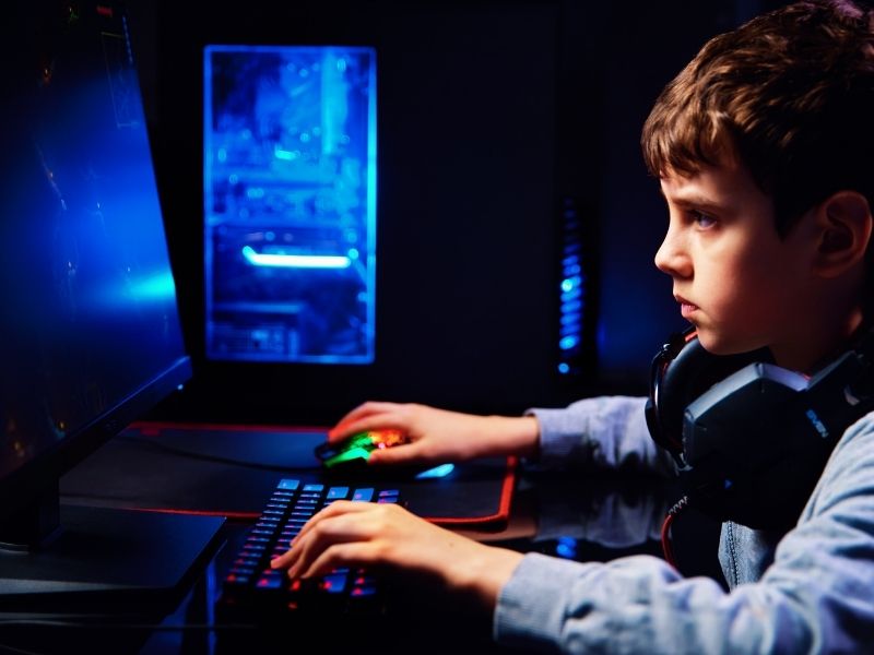 Cho con theo đuổi đam mê, vừa học vừa giải trí để tránh bé chơi game nhiều