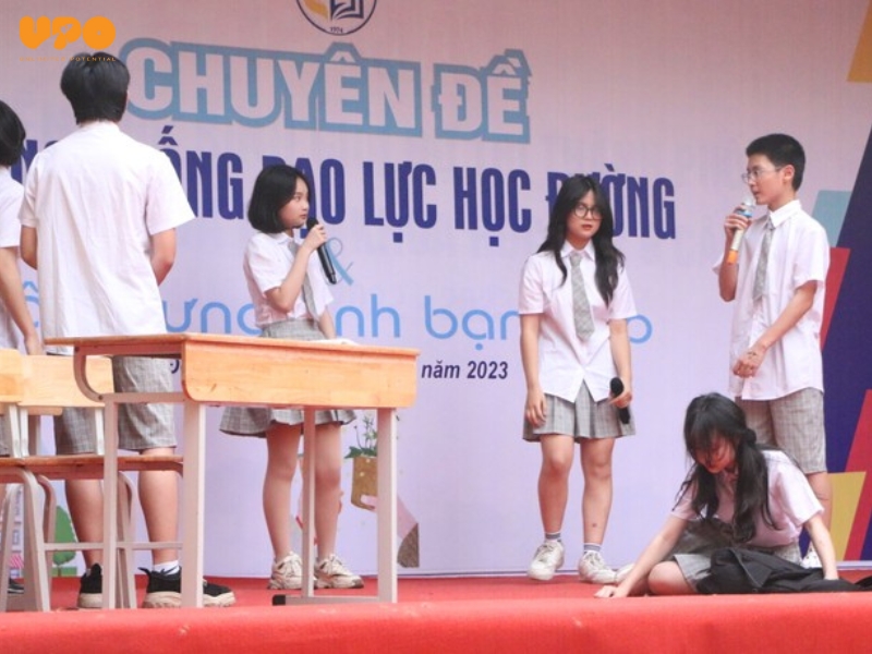 Bạo lực học đường - 6 kỹ năng sống quan trọng ba mẹ cần cho con xem để phòng chống 8 Khi đối mặt với nguy cơ bạo lực học đường, biết cách cầu cứu và tìm sự trợ giúp là điều vô cùng quan trọng