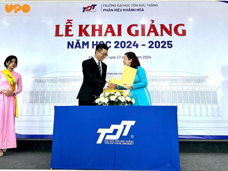 CEO Lê Đặng Minh Nhật & cô Phó hiệu trưởng, Tiến sĩ Đồng Sĩ Thiên Châu - Giám đốc Phân hiệu Khánh Hòa, đã đại diện ký kết