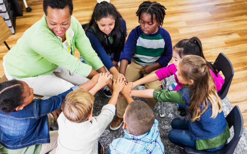 Những trẻ biết chia sẻ và hợp tác với người khác sẽ có xu hướng năng động và trưởng thành hơn