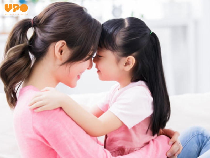 Nguyên tắc ba mẹ cần nắm khi giáo dục giới tính cho con! 2 Khi giáo dục con về những vấn đề nhạy cảm như giới tính cần tạo ra một khung cảnh dễ chịu và yêu thương