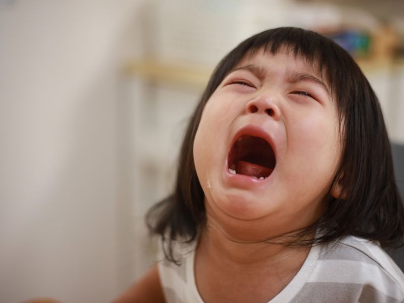 Tại sao con khóc? Nguyên nhân - dấu hiệu giúp bố mẹ nhận biết 17 Đôi khi trẻ khóc vì muốn thể hiện mong muốn từ chối một điều không vừa ý