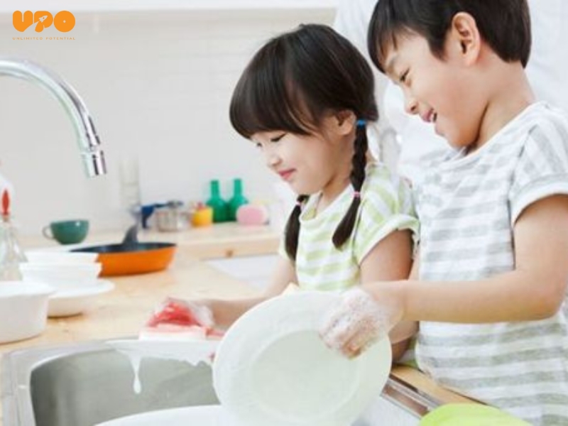 Nuôi dạy con tự lập: Khi nào nên trả tiền cho con làm việc nhà? 3 Thay vì trả tiền cho trẻ khi làm việc nhà, ba mẹ dùng điểm thưởng