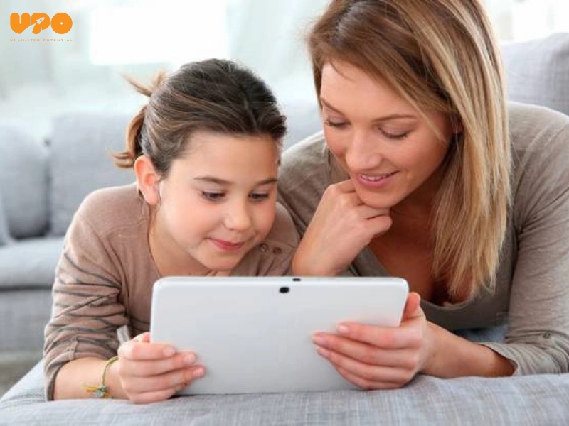 4 Điều cha mẹ cần biết để giúp con an toàn trên mạng xã hội 4 Dạy trẻ nhận biết và tránh nội dung độc hại