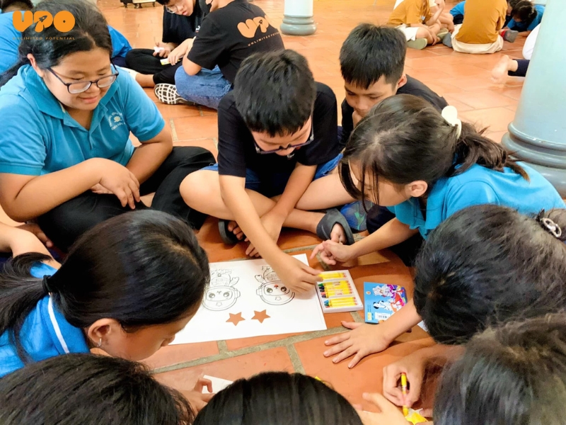Trung thu ấm áp lan tỏa yêu thương tại chùa Lộc Thọ, Nha Trang - UPO 2 Học viên cộng đồng Speak UP tham gia hoạt động cùng các bạn nhỏ chùa Lộc Thọ