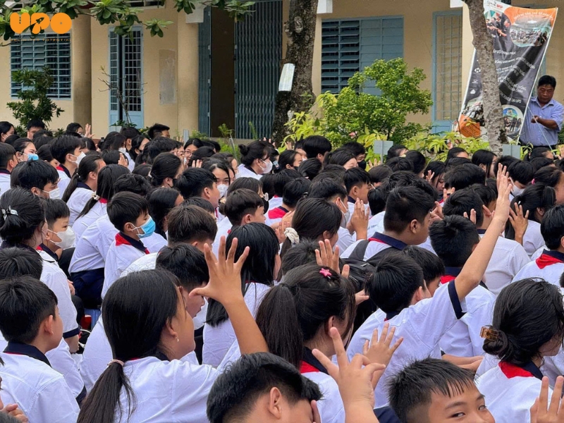 CHUYÊN ĐỀ “AN TOÀN SỬ DỤNG MẠNG XÃ HỘI” TẠI TRƯỜNG THCS NGUYỄN ĐÌNH CHIỂU – VĨNH LONG 5 upo di truong 2