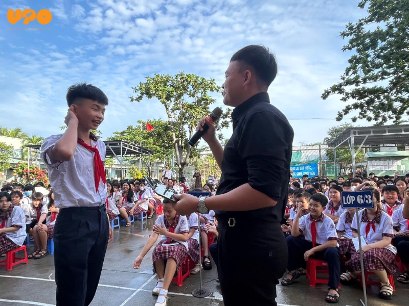 Buổi chia sẻ đã nhận được sự hưởng ứng nhiệt tình từ phía học sinh và giáo viên nhà trường
