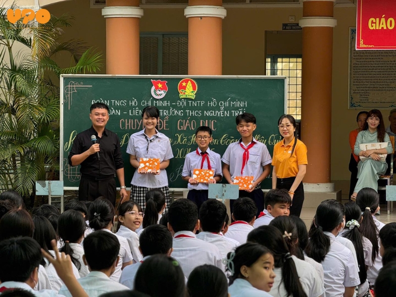 CHUYÊN ĐỀ “KỸ NĂNG SỬ DỤNG MẠNG XÃ HỘI AN TOÀN VÀ HIỆU QUẢ” TẠI TRƯỜNG THCS NGUYỄN TRÃI – VĨNH LONG 3 Buổi chia sẻ đã nhận được sự hưởng ứng nhiệt tình từ phía học sinh và thầy cô nhà trường