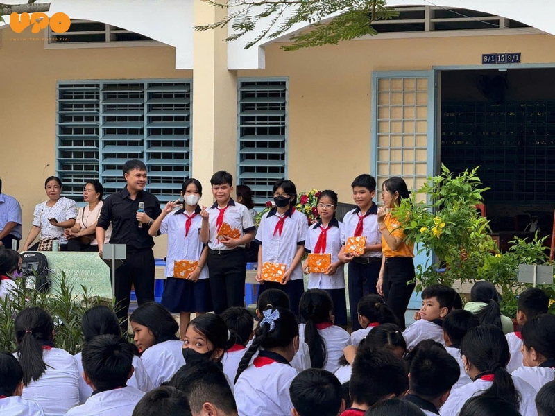 CHUYÊN ĐỀ “AN TOÀN SỬ DỤNG MẠNG XÃ HỘI” TẠI TRƯỜNG THCS NGUYỄN ĐÌNH CHIỂU – VĨNH LONG 2 UPO đến trường THCS Nguyễn Đình Chiểu - Chuyên đề "An toàn sử dụng mạng xã hội